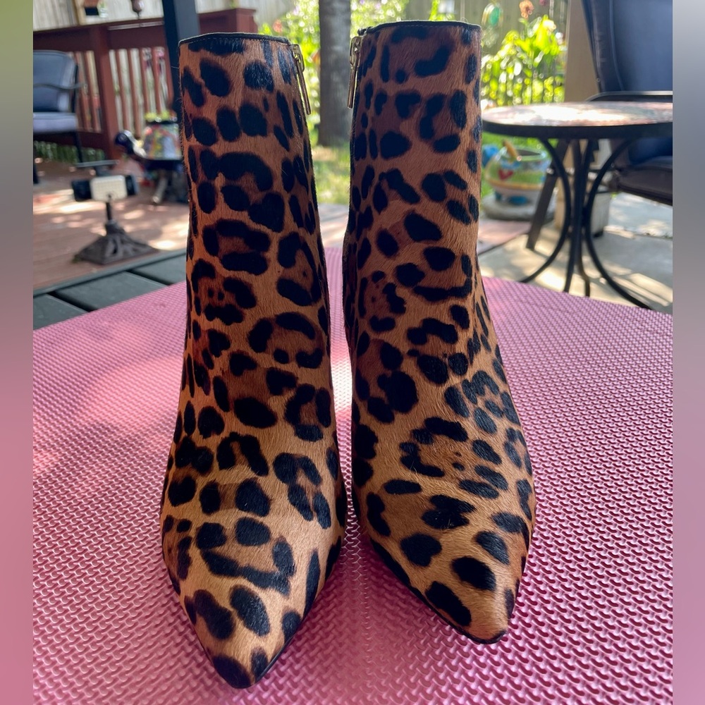 Vince Camuto Nandi Animal Print Size 8 Pointed Toe Ankle Boot